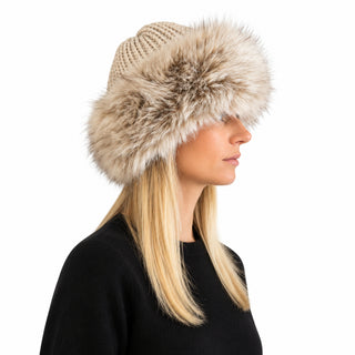 TOVE STICKAD PÄLSMÖSSA BEIGE