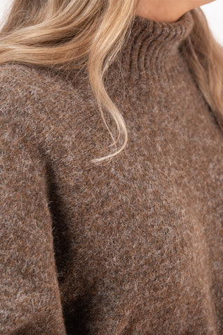WILLOW STICKAD TRÖJA COFFEE BROWN